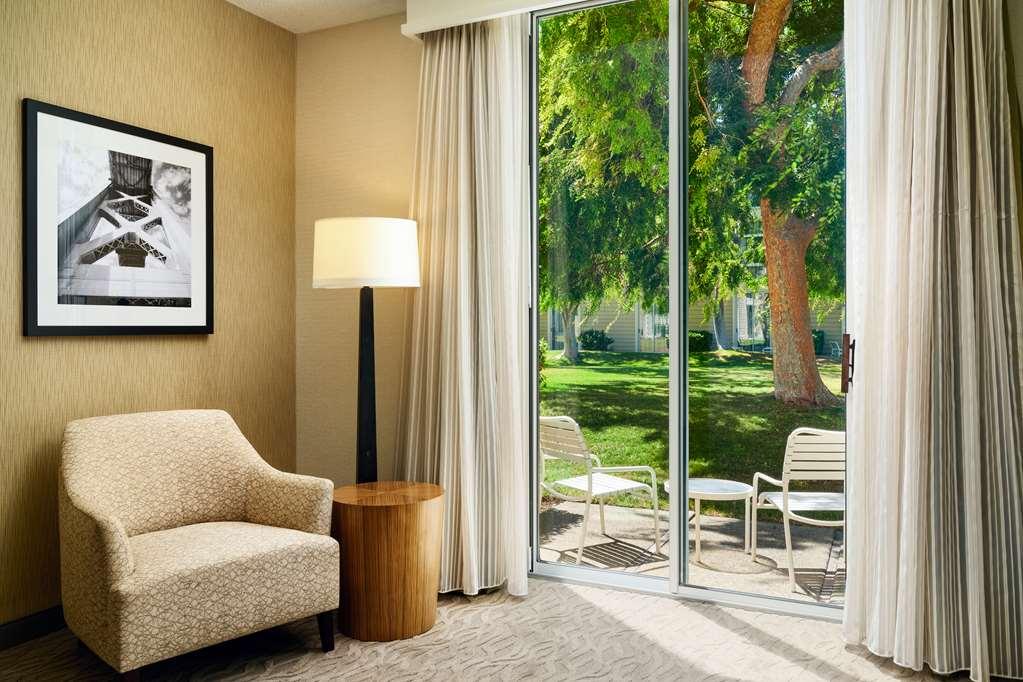 Hilton Oakland Airport Hotel Room photo