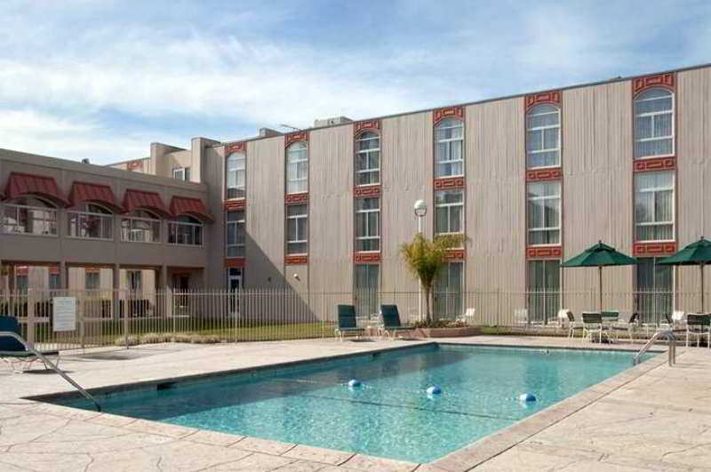 Hilton Oakland Airport Hotel Exterior photo